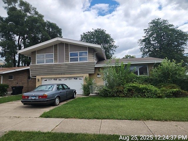 1st image of 15415 Woodlawn East Ave