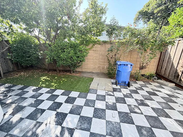 4057 San Francisco Ter — Photo 17