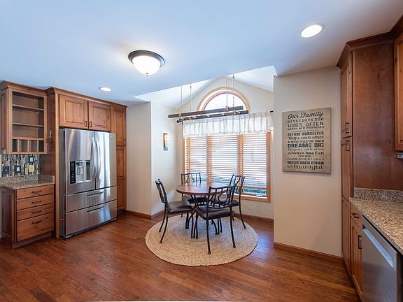 5th image of 212 Yarrow Hill Dr