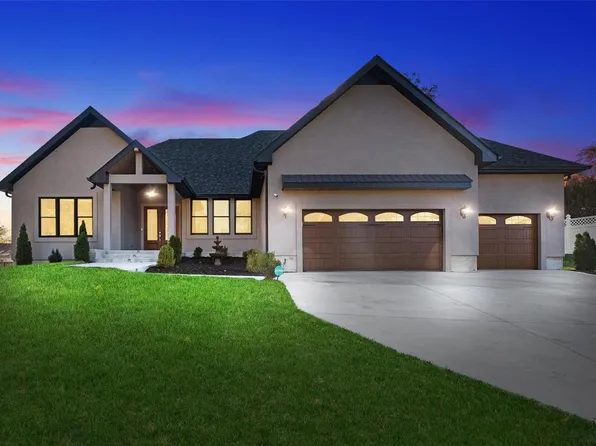 4512 Ringer Rd, Saint Louis, MO 63129