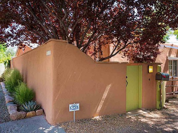 4th image of 860 E Palace Ave