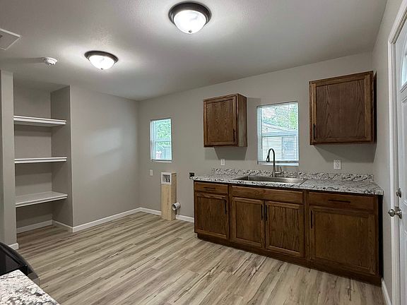 4th image of 305 N Park Ave