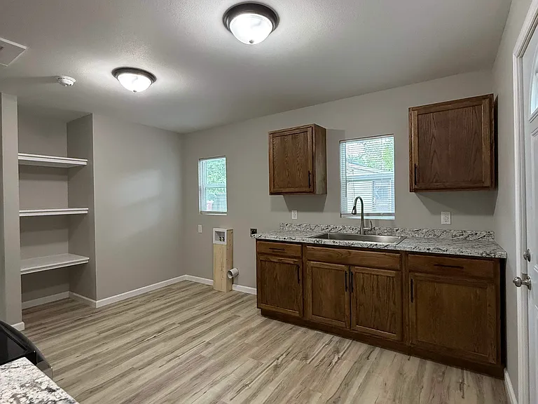 305 N Park Ave — Photo 4