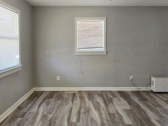 3rd image of 415 Locust Tree Ct.