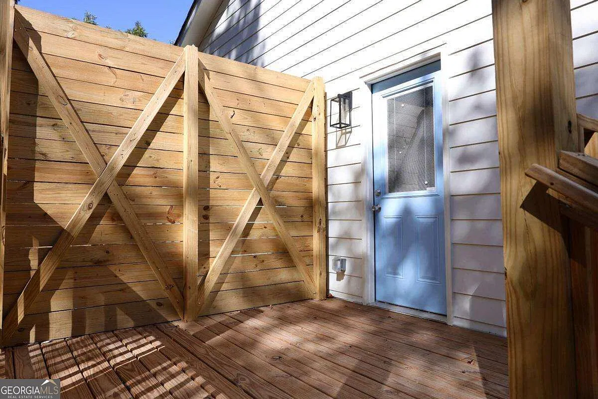 2 bed, 1.0 bath, 700 sqft, $1,900 — Photo 2