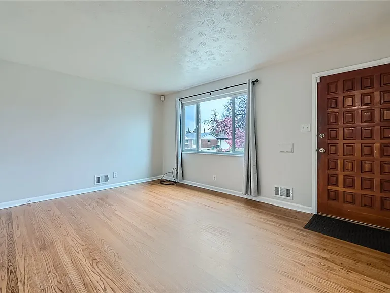 11256 Franklin St — Photo 4