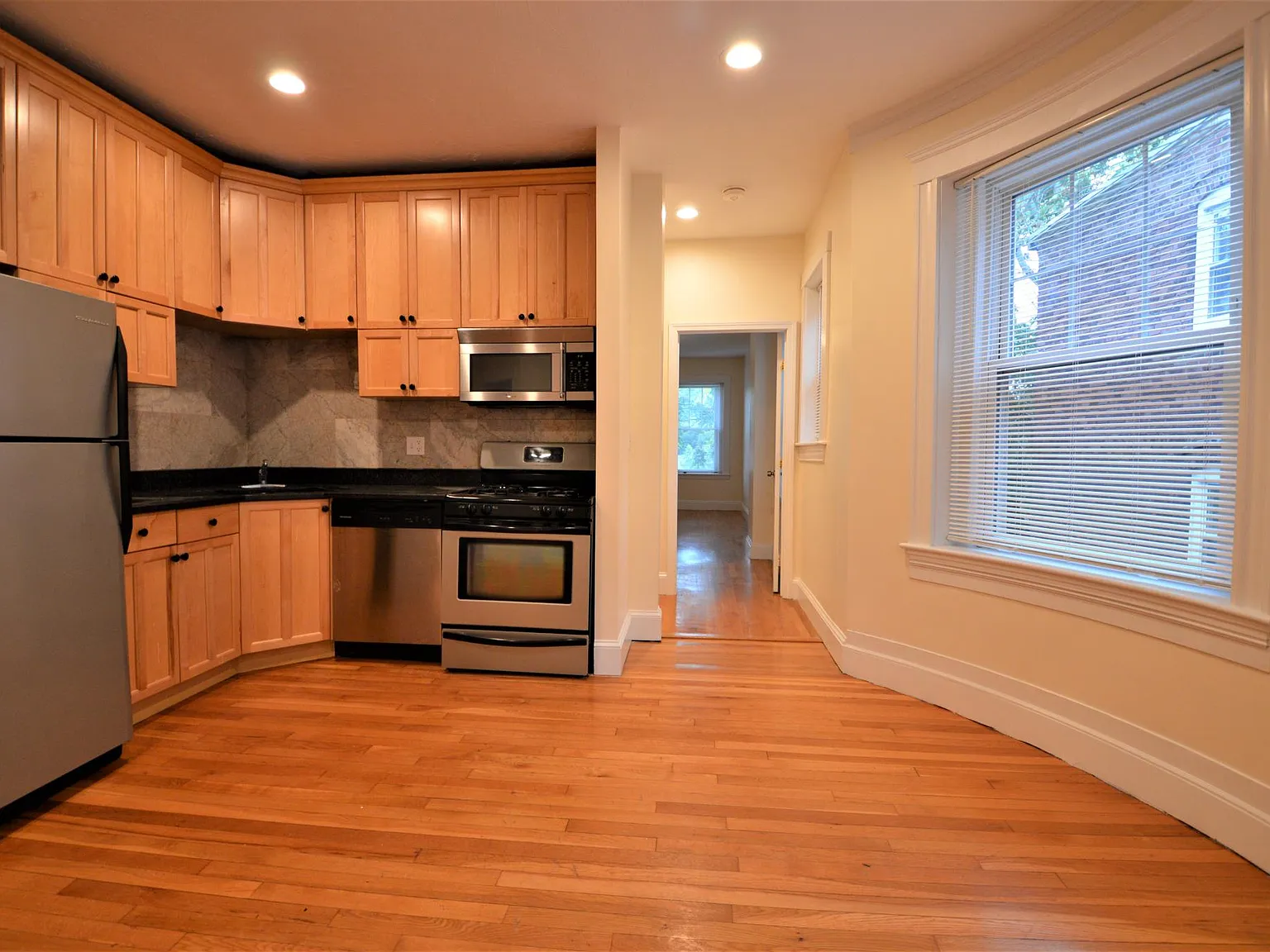 3 bed, 1400 sqft, $4,700 — Photo 1