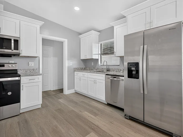 2500 Myrtle Ave — Photo 5