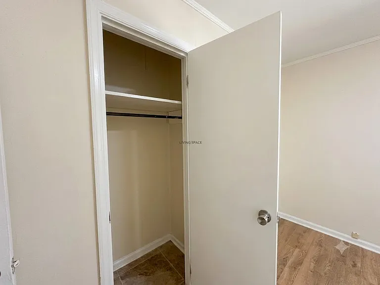 606 Eugenia St — Photo 10