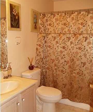 2nd image of 423 Shady Glen Cir