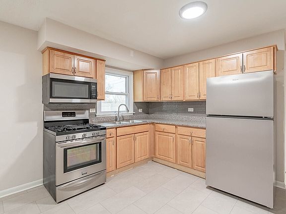 3rd image of 18331 Hickory St