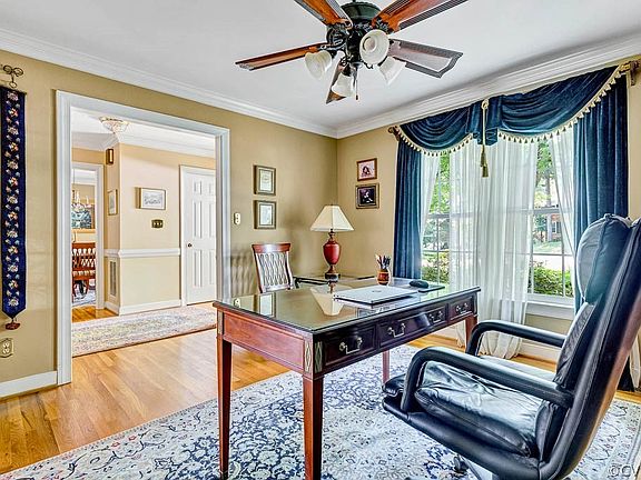 4th image of 10296 Berkeley Manor Dr