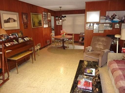 5th image of 4 Hayes Dr
