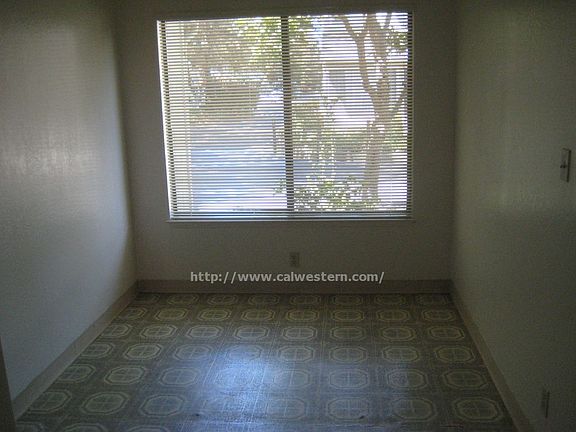3rd image of 566 Latimer Cir
