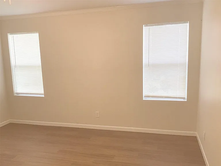 503 S Victoria St — Photo 16