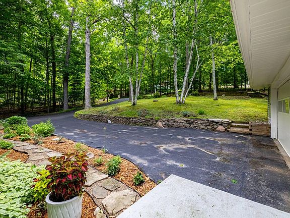 5th image of 4085 Loch Alpine Dr E
