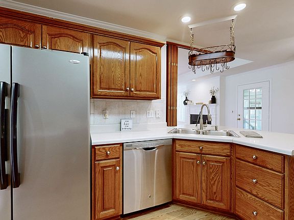 5th image of 121 Regalwood Dr