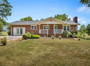 130 Country Club Dr, Pickens, SC 29671