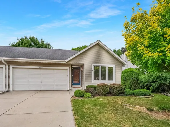 1224 Vogt DRIVE, West Bend, WI 53095