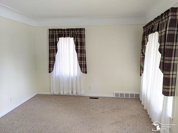 2nd image of 1131 Bentley Dr