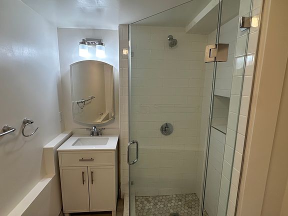 3rd image of 143 Duboce Ave #A