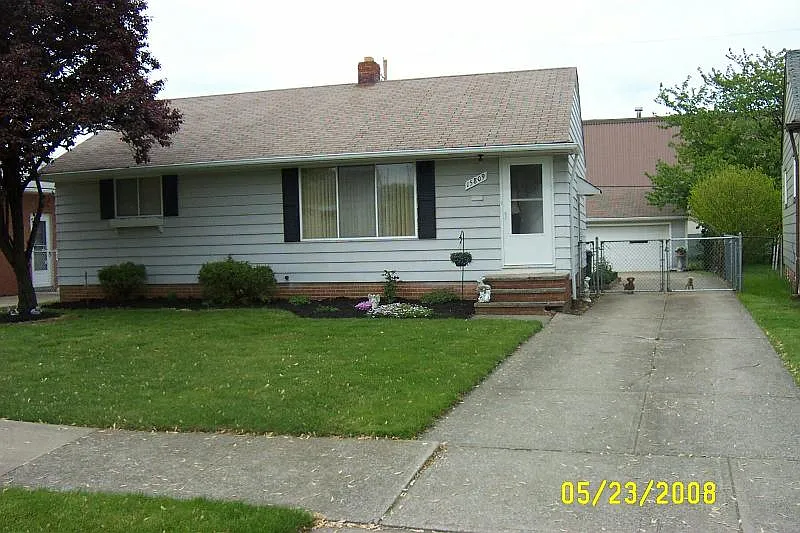 15809 Greendale Rd photo 1