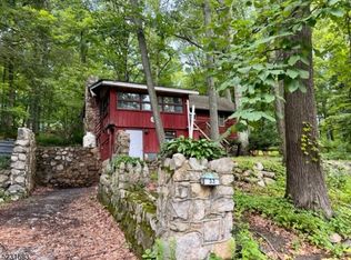 33 Cohocton Rd, Highland Lakes, NJ 07422