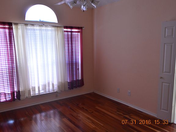 4th image of 1439 Creekview Dr