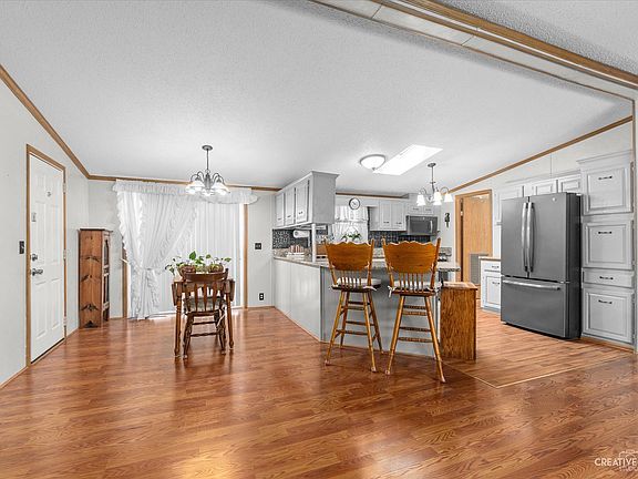 4th image of 236 Meadowlark Ln
