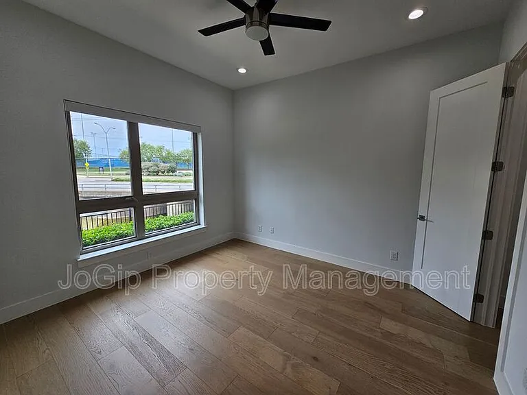 2620 Valley View Ln #102 — Photo 5