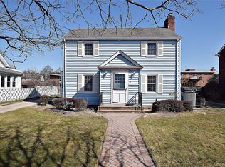 27 N Lewis Pl, Rockville Centre, NY 11570