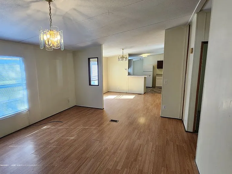 944 Hollywood Dr — Photo 21