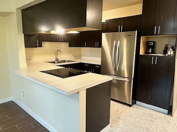 3rd image of 4920 Stanley Ave #4