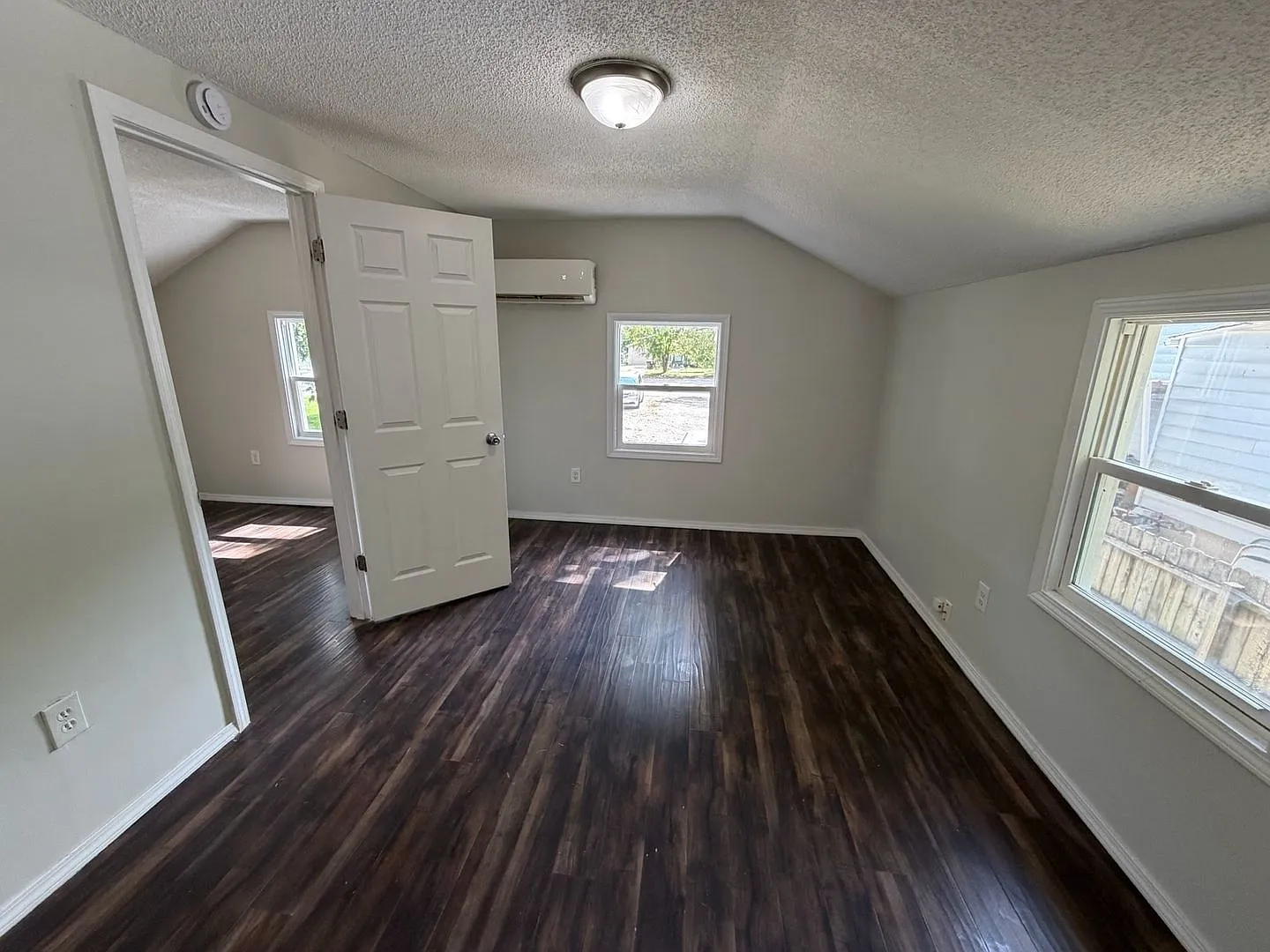 409 Campbell Ave — Photo 2