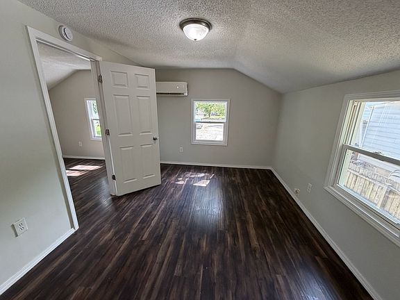 2nd image of 409 E Campbell Ave