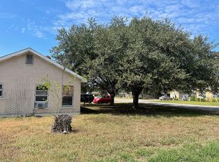 901 Bowie St, George West, TX 78022