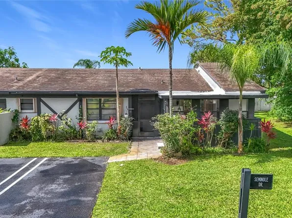 55 Seminole Dr, Royal Palm Beach, FL 33411