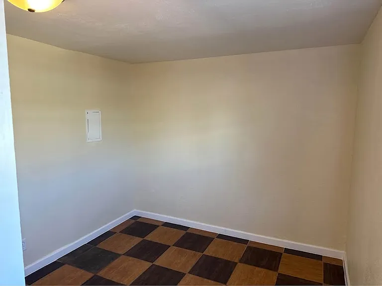 2843 Esmond Ave — Photo 4