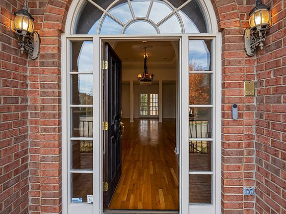 4th image of 107 Middleton Cir