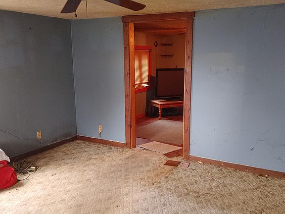 4th image of 471 Emerson Ave