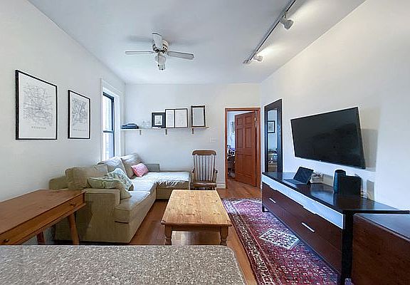 3rd image of 338 E 67th St APT 15