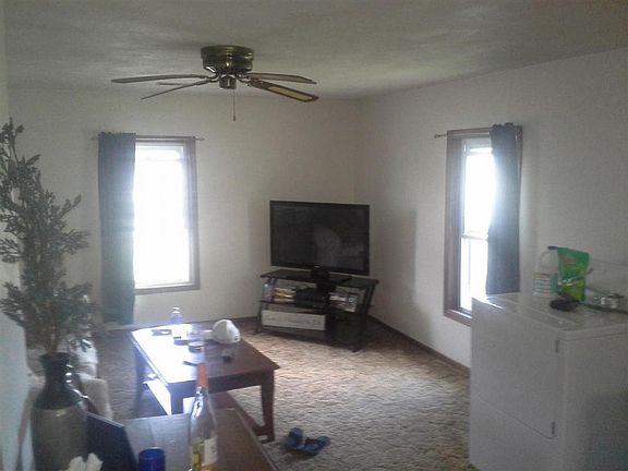 4th image of 210 E Olson St