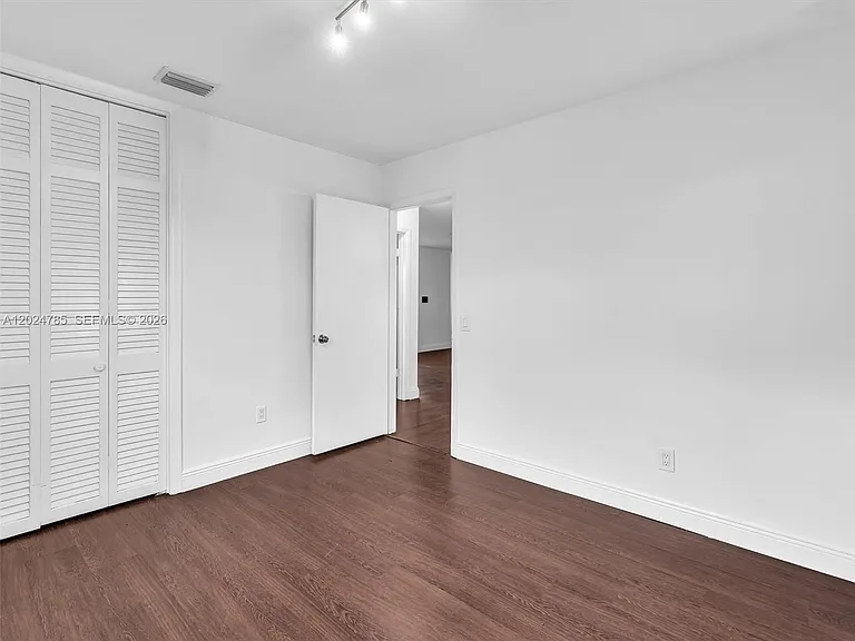 4500 SW 42nd Ter — Photo 30