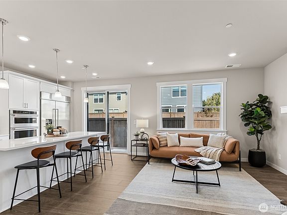 5th image of 10512 135th Avenue NE #33