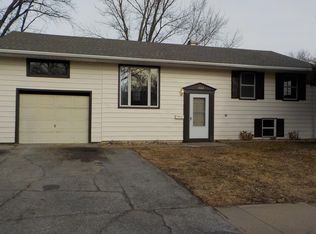1322 Holiday Dr, Carter Lake, IA 51510