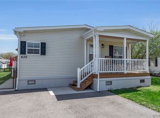 430 Chestnut Dr, Lockport, NY 14094