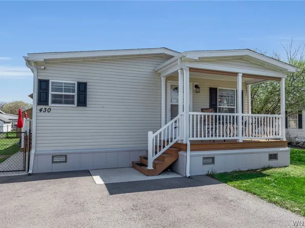 430 Chestnut Dr, Lockport, NY 14094