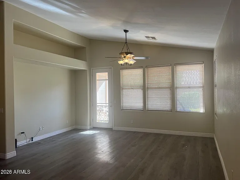 7033 W Irma Ln — Photo 7