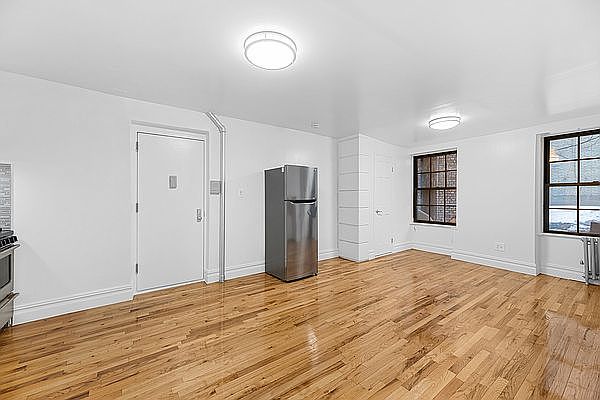 1st image of 222 W 10th St APT 1A