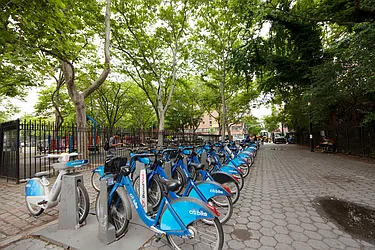 Rented by R New York